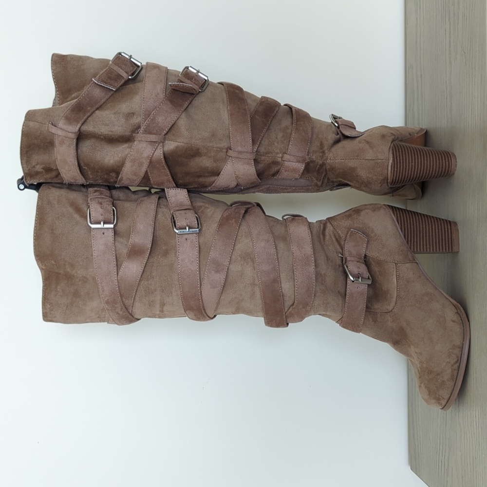 Torrid, size 9, Brown knee high boot wide leg